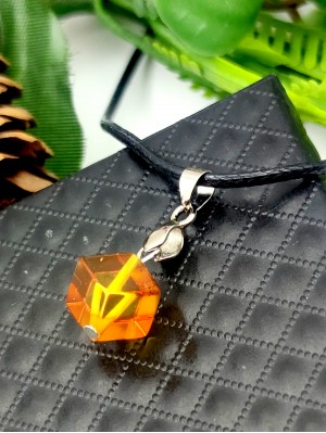 Подвеска из коньячного янтаря