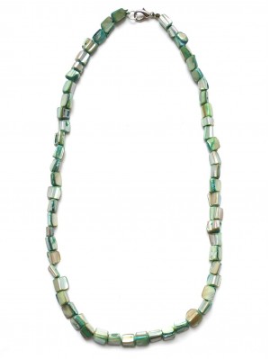 Бусы из зеленого перламутра