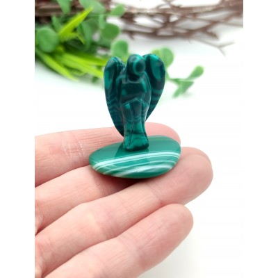 Ангел из малахита синтетического с зеленым агатом