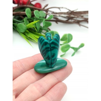 Ангел из малахита синтетического с зеленым агатом