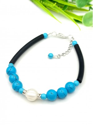 Браслет с жемчугом и говлитом (стилизация под бирюзу)