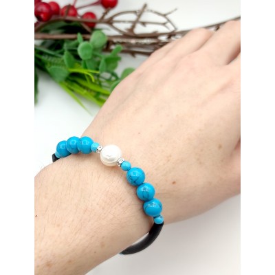 Браслет с жемчугом и говлитом (стилизация под бирюзу)