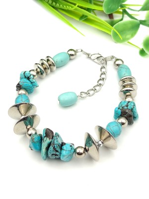 Браслет из говлита (стилизация под бирюзу)