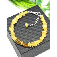 Браслет из коньячного и белого королевского янтаря