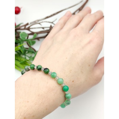 Браслет с хризопразом, лабрадором и корундом в цоизите