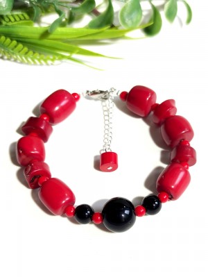 Браслет из красных кораллов и агата