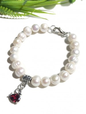 Браслет из жемчуга с подвеской лебедем