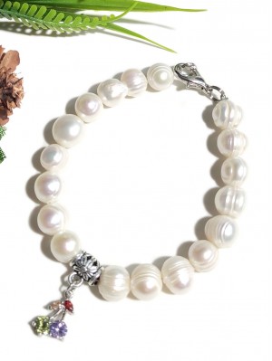 Браслет из жемчуга с подвеской вишенками