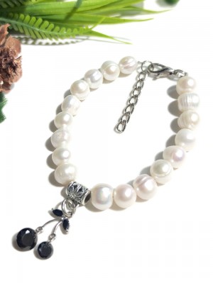 Браслет из жемчуга с подвеской вишенками