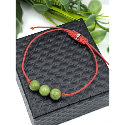 Браслет-оберег Шамбала красная нить (вощёная) с нефритом