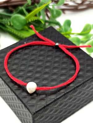 Браслет-оберег красная нить с жемчугом