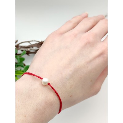 Браслет-оберег красная нить с жемчугом
