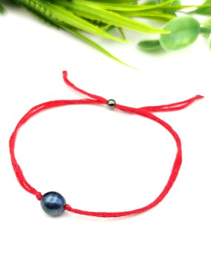 Браслет-оберег красная нить с синим жемчугом