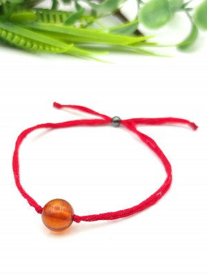 Браслет-оберег красная нить с балтийским янтарем