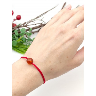 Браслет-оберег красная нить с балтийским янтарем