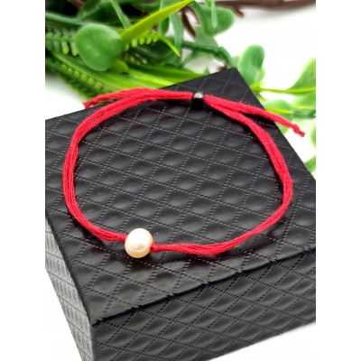 Браслет-оберег красная нить с персиковым жемчугом