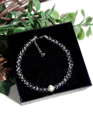Браслет с жемчугом и синтетическим горным хрусталем