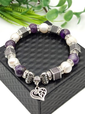 Браслет с белым жемчугом и аметистом