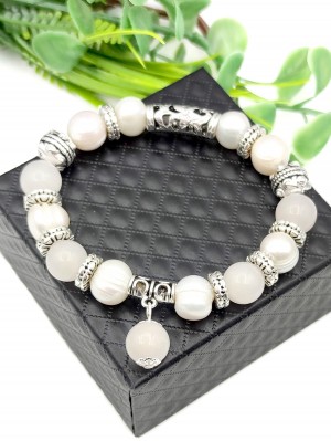 Браслет с белым жемчугом и розовым кварцем