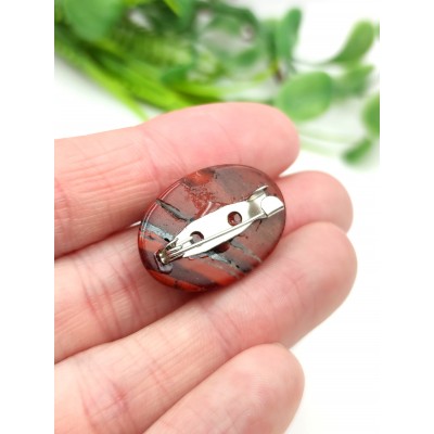 Брошь из яшмы