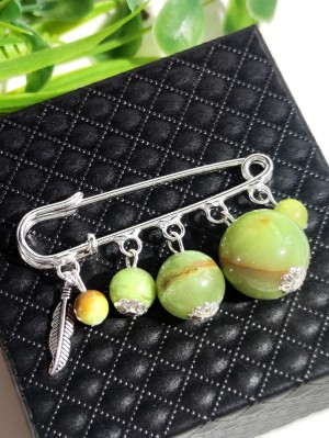 Брошь из зеленого оникса