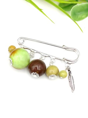 Брошь из зеленого оникса