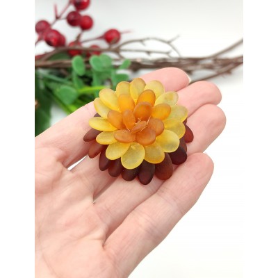 Брошь-подвеска Хризантема с коньячным, медовым и лимонным янтарем