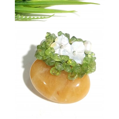 Брошь-подвеска с желтым халцедоном, хризолитом, жемчугом и перламутром