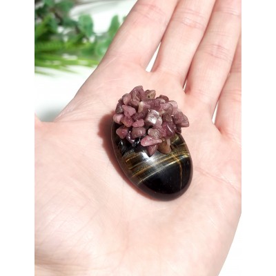 Брошь-подвеска с тигровым, соколиным глазом и розовым турмалином