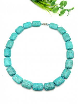 Бусы из говлита (стилизация под бирюзу)