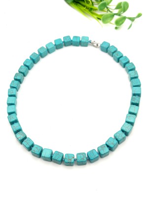 Бусы из говлита (стилизация под бирюзу)