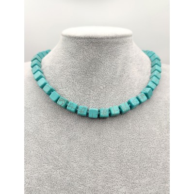 Бусы из говлита (стилизация под бирюзу)