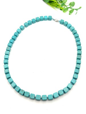 Бусы из говлита (стилизация под бирюзу)