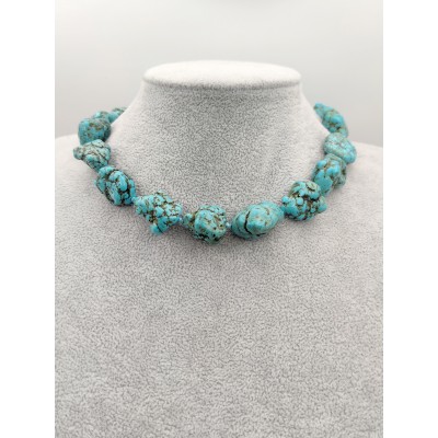 Бусы из говлита (стилизация под бирюзу)