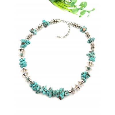 Бусы из говлита (стилизация под бирюзу)