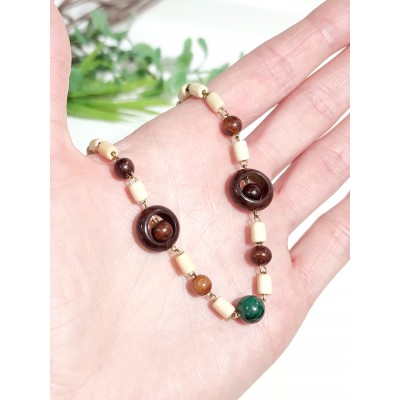 Бусы из малахита и дерева