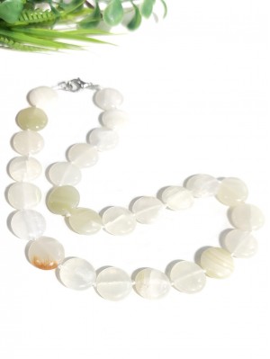 Бусы из белого и зеленого оникса