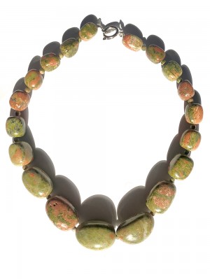 Бусы из унакита