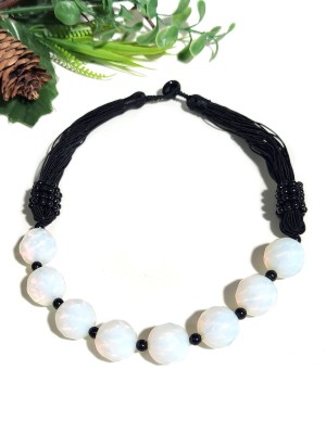 Колье с лунным камнем (синтетическим)