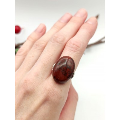 Кольцо из красной яшмы