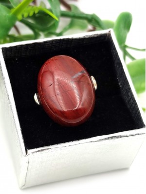 Кольцо из красной яшмы