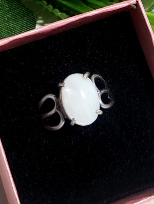 Кольцо посеребренное с белым перламутром