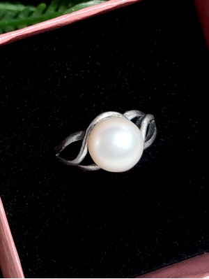 Кольцо посеребренное с белым жемчугом