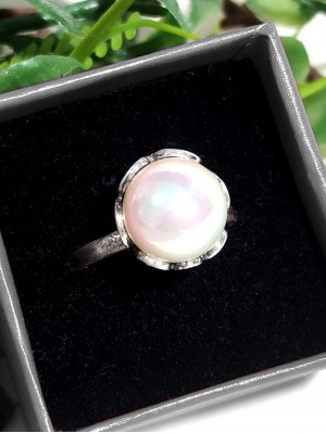 Кольцо посеребренное с белым жемчугом Майорка