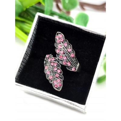 Кольцо посеребренное с розовыми фианитами