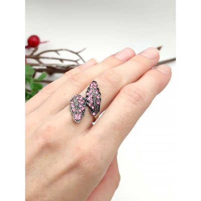 Кольцо посеребренное с розовыми фианитами