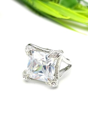 Кольцо с фианитами