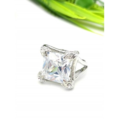 Кольцо с фианитами