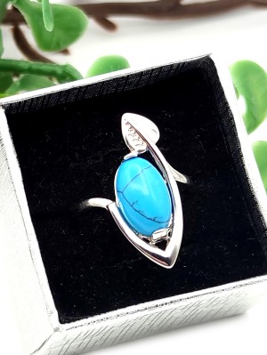 Кольцо посеребренное с говлитом (стилизация под бирюзу)