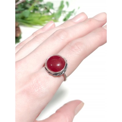 Кольцо посеребренное с вишневым агатом